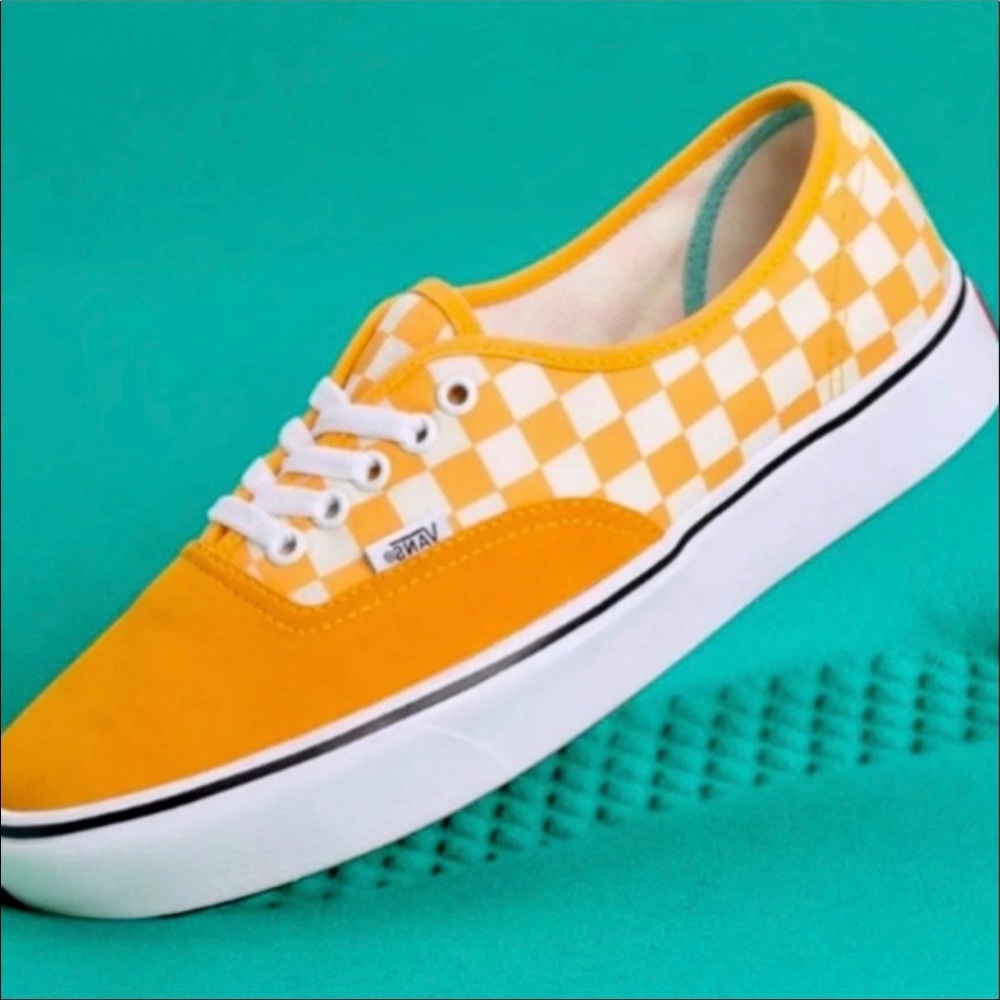 >💟COMFYCUSH AUTHENTIC CHECKER ZINNIA (YELLOW) WHITE CANVAS/SUEDE BRAND NEW VANS